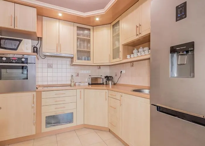 Cosy Pet-friendly Flat W Balcony @ Orczy Garden