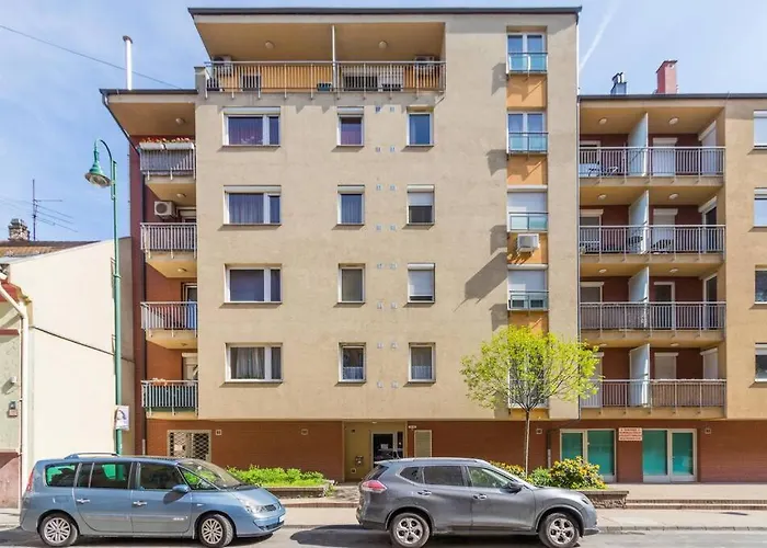Cosy Pet-friendly Flat W Balcony @ Orczy Garden *