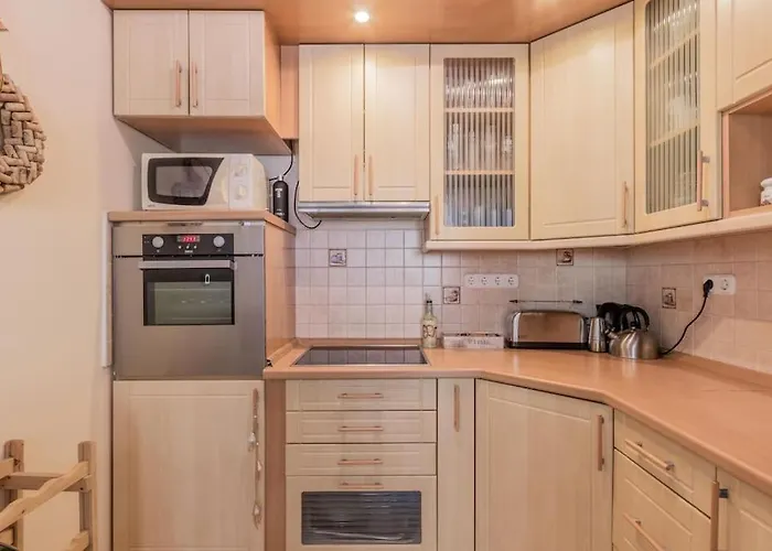 Cosy Pet-friendly Flat W Balcony @ Orczy Garden Budapest